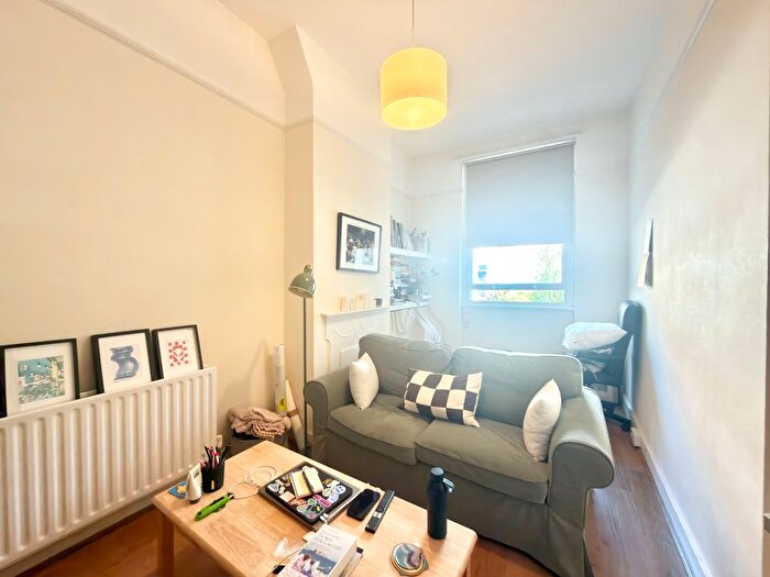 1 Bedroom Flat To Rent In Oakley Road, London, N1