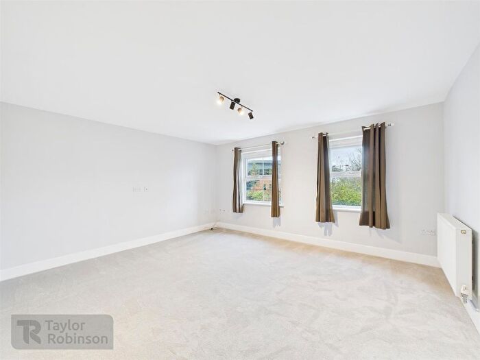 4 Bedroom Terraced House To Rent In Reynolds Avenue, Redhill, RH1