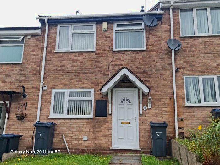 3 Bedroom Town House To Rent In Kennedy Grove, Stirchley, Birmingham, B30