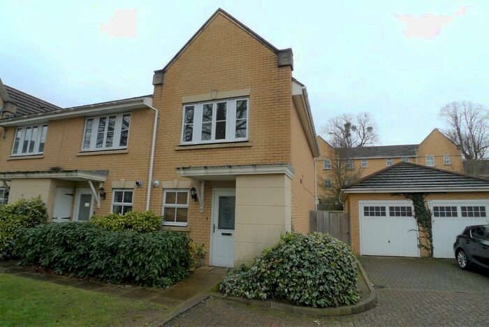 2 Bedroom End Of Terrace House To Rent In Sparkes Close, Bromley, BR2