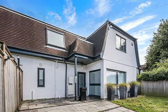 1 Bedroom Flat To Rent In Shaftesbury Avenue, Kenton, HA3
