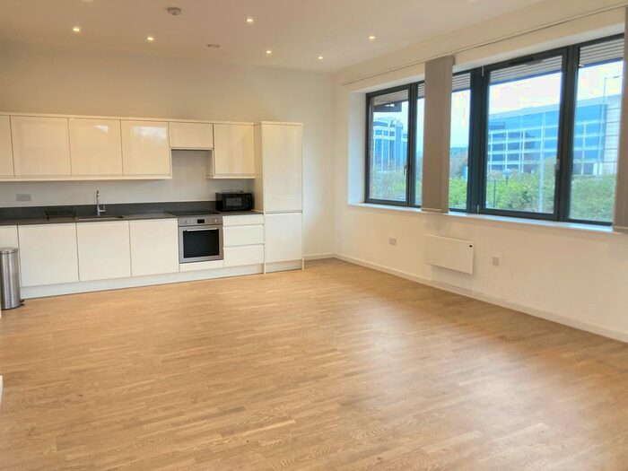 1 Bedroom Flat To Rent In Canal Side Area, Brentford, TW8