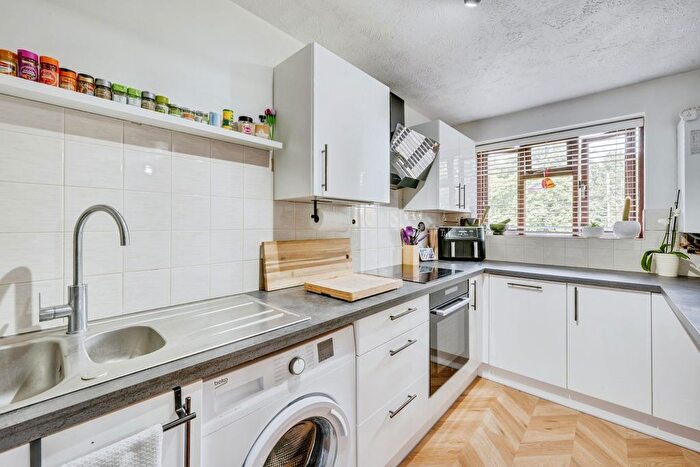 2 Bedroom Flat For Sale In Kirk Rise, Sutton, SM1