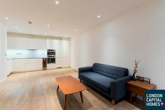 2 Bedroom Flat To Rent In Rm/Flat Brent House, London, SW8
