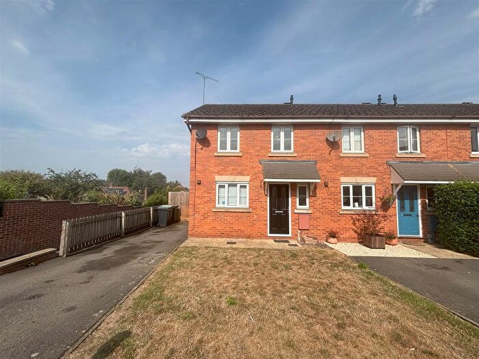3 Bedroom Terraced House To Rent In Gordon Street, Rushden, NN10