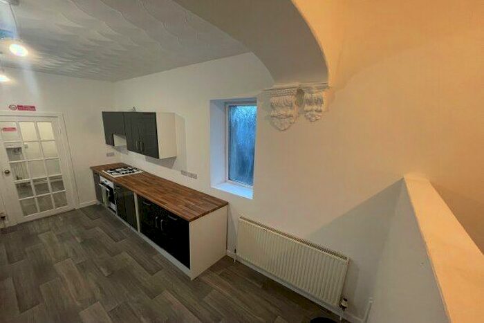 2 Bedroom Flat To Rent In Heol Abertawe, Llanelli, SA15