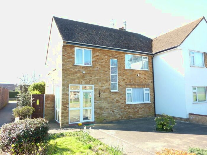 2 Bedroom Maisonette To Rent In Station Close, Brookmans Park, Herts, AL9