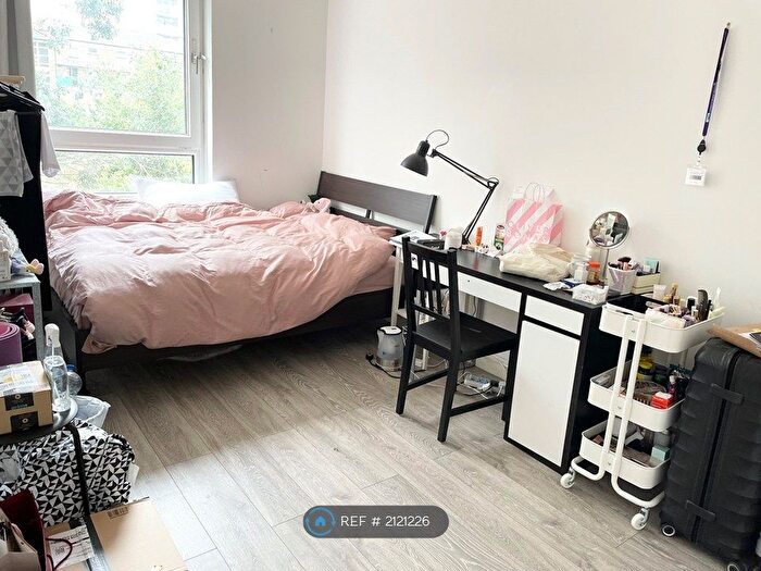 4 Bedroom Flat To Rent In Margaret Herbison House, London, SW6