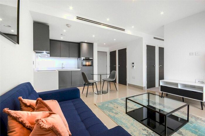 Studio To Rent In St George's Circus, Elephant And Castle, London, SE1