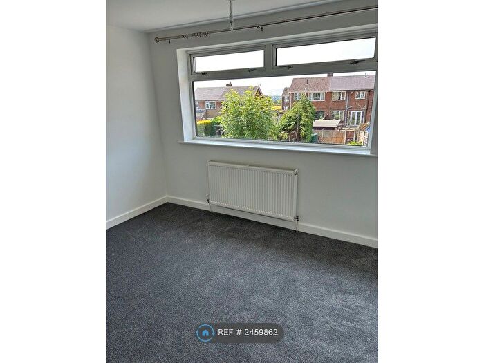 4 Bedroom Semi-Detached House To Rent In Linden Drive, Chesterfield, S41