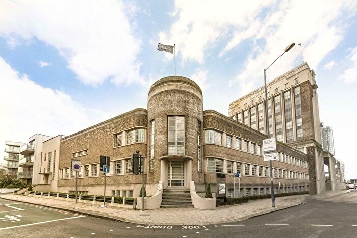 1 Bedroom Flat To Rent In Great West Road, Brentford, TW8