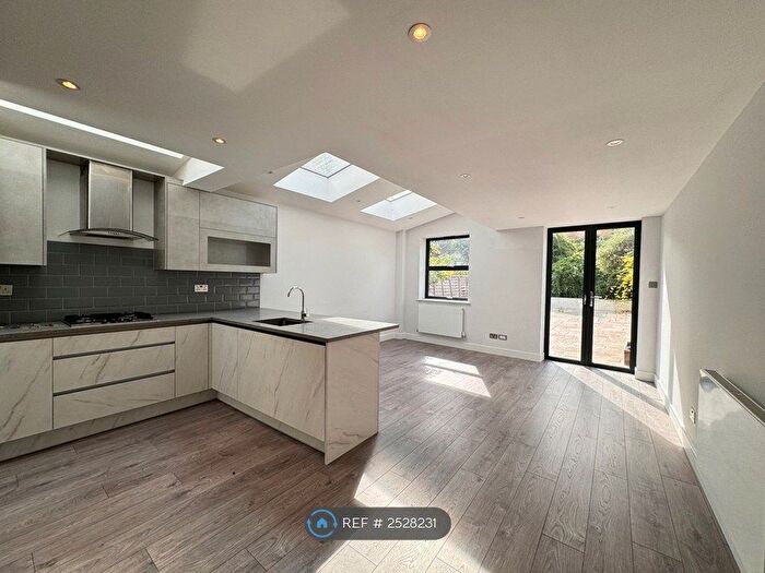 2 Bedroom Flat To Rent In Antill Road, London, E3