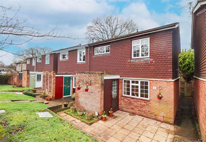 4 Bedroom Semi Detached House For Sale In Lea Springs, Fleet, GU51