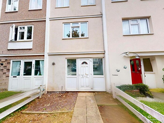 4 Bedroom Terraced House To Rent In Long Riding, Basildon, SS14