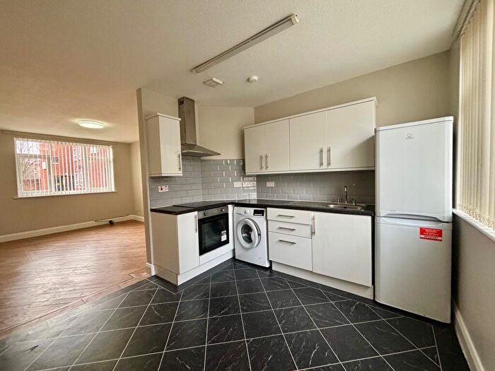 2 Bedroom Flat To Rent In Gladstone Court, L8