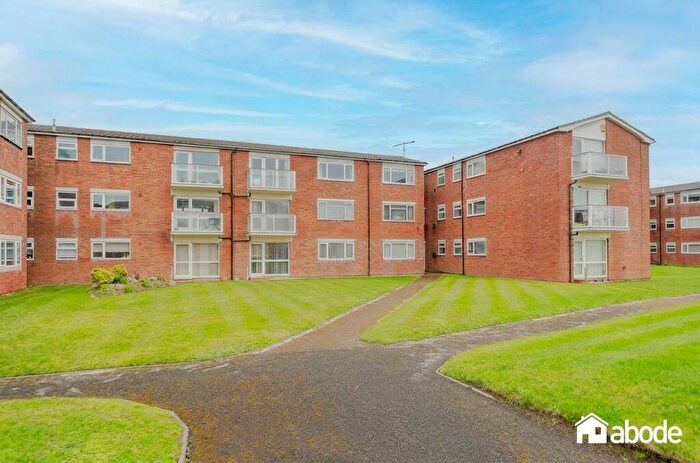 2 Bedroom Flat For Sale In The Serpentine South, Liverpool, L23