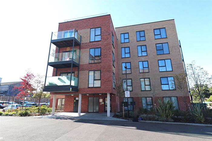 1 Bedroom Flat For Sale In Fairfax Drive, Westcliff On Sea, Essex, SS0