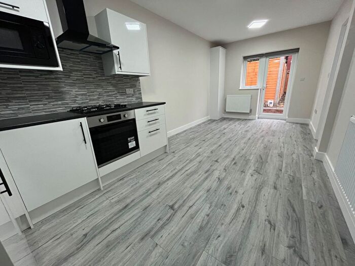 2 Bedroom Flat To Rent In Greenhill Park, London, NW10