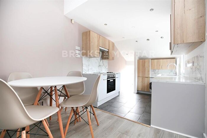 3 Bedroom Flat To Rent In (£pppw) Sackville Road, Heaton, Newcastle Upon Tyne, NE6