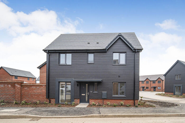 3 Bedroom Semi-Detached House To Rent In Wilks Road, Crowthorne, RG45