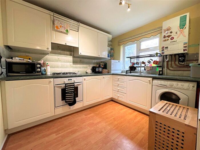1 Bedroom Apartment For Sale In Heron Wood Road, Aldershot, Hampshire, GU12