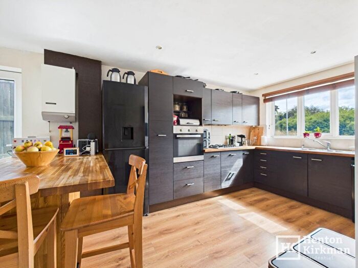 6 Bedroom Detached House For Sale In Hornbeam Way, Basildon, SS15