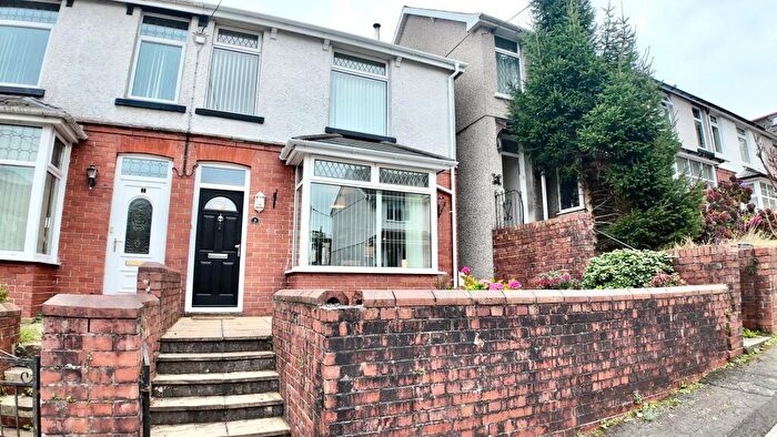 3 Bedroom Semi Detached House For Sale In Grove Estate, Pontnewynydd, NP4