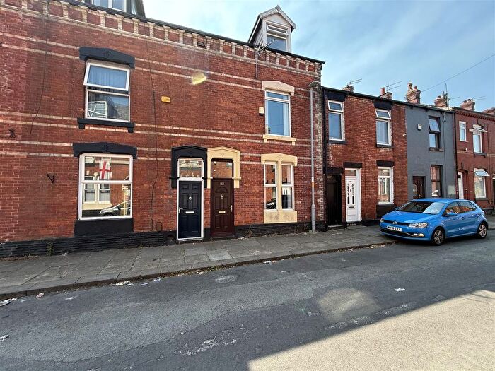 3 Bedroom Terraced House For Sale In Hope Street, Dukinfield, SK16