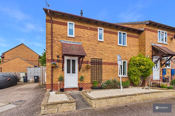 3 Bedroom End Of Terrace House For Sale In Johnson Avenue, Brackley, NN13