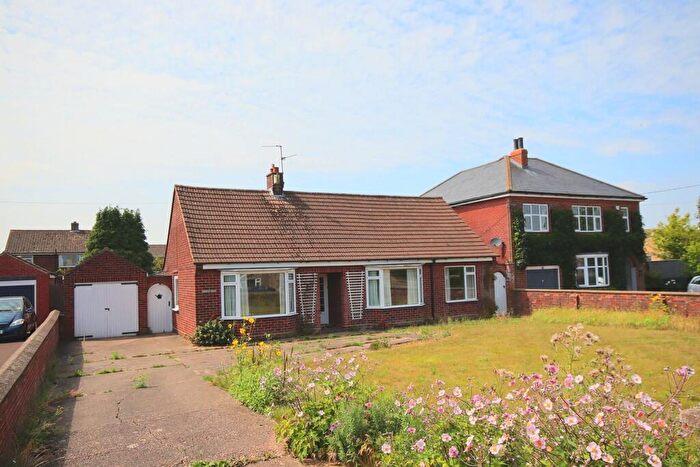 3 Bedroom Detached Bungalow For Sale In Grantham Road, Bracebridge Heath, LN4
