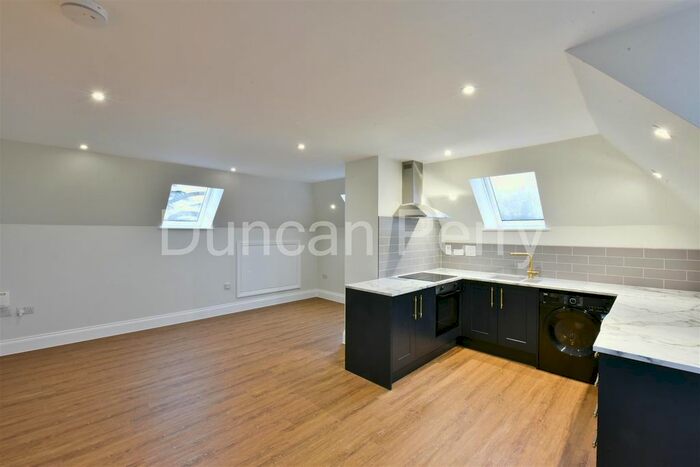 1 Bedroom Flat To Rent In Parkside, High Street, Potters Bar, EN6