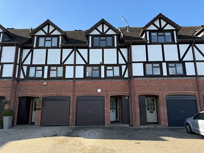 3 Bedroom Town House To Rent In Taplow, SL6