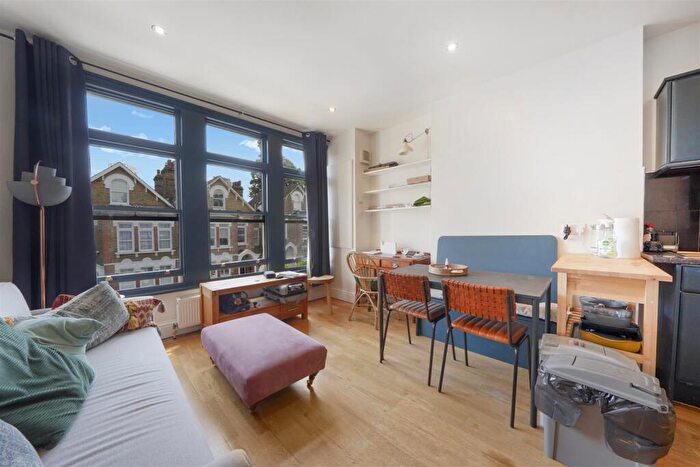 1 Bedroom Apartment For Sale In Halesworth Road, Ladywell, London, SE13