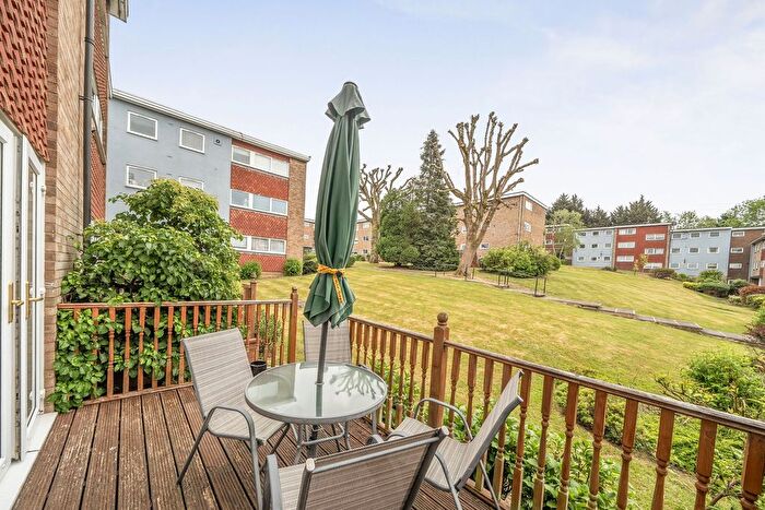 2 Bedroom Flat For Sale In Lower Tub, Bushey, WD23