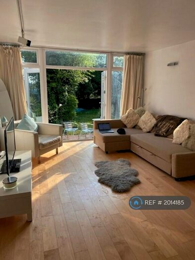 2 Bedroom Flat To Rent In Westbere Road, London, NW2