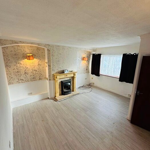 1 Bedroom Semi-Detached House To Rent In Providence Lane, Hayes, UB3