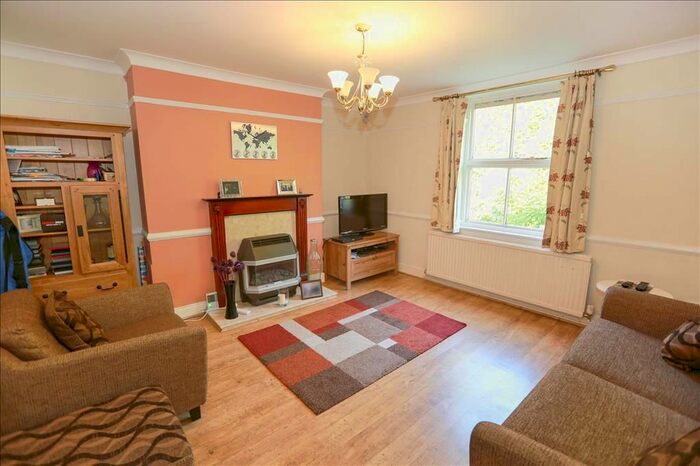 2 Bedroom Flat To Rent In Penn Road, Wolverhampton, WV3