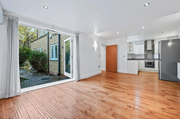 2 Bedroom Flat For Sale In Niveda Close, London, W12