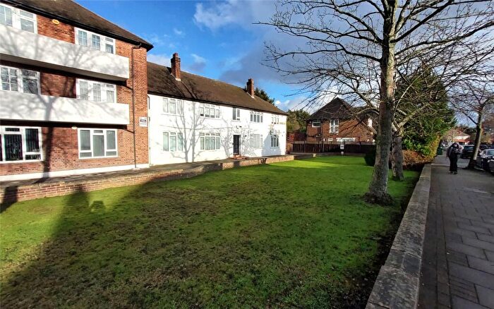 2 Bedroom Apartment To Rent In The Ridgeway, Stanmore, HA7