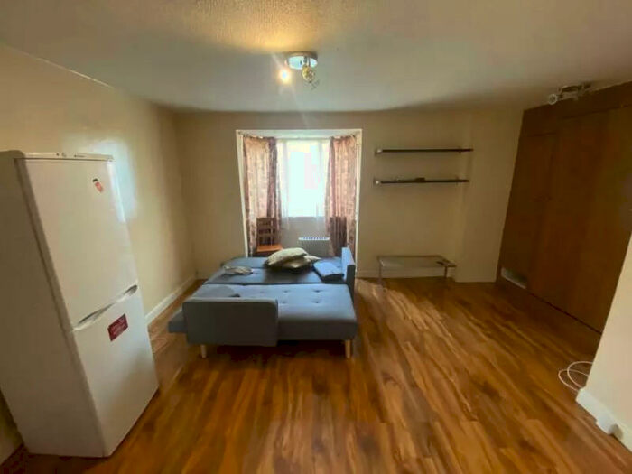 Studio To Rent In Jasmine Grove, London, SE20