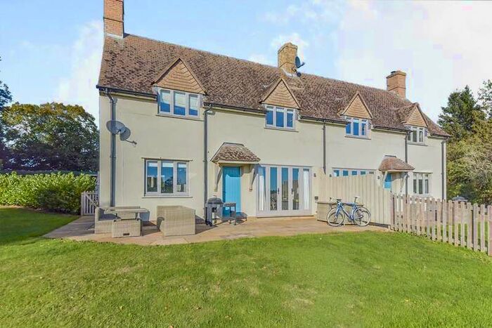 2 Bedroom Semi-Detached House To Rent In Uppingham Road, LE15