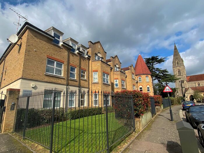 2 Bedroom Flat To Rent In Old Park Road, Enfield, EN2