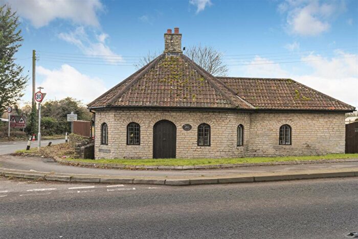 2 Bedroom Detached House For Sale In Shortwood Hill, Bristol, BS16