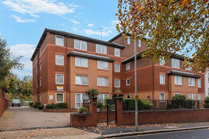 1 Bedroom Apartment For Sale In St. Mark's Hill, Surbiton, KT6