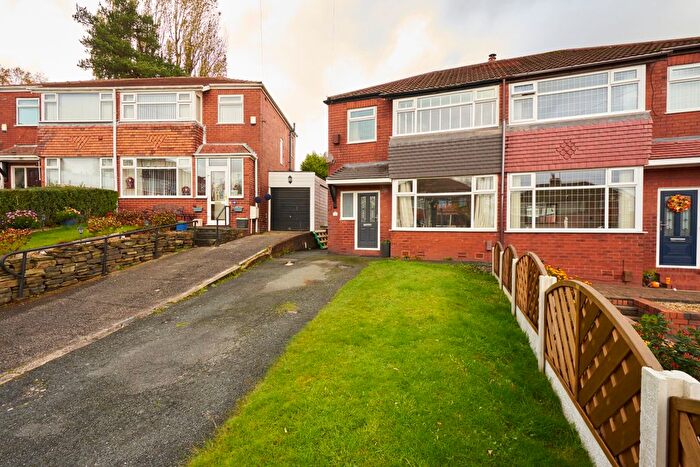 3 Bedroom Semi Detached House For Sale In Towncroft Avenue, Middleton, M24