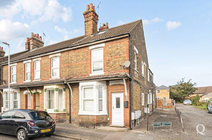 2 Bedroom Flat For Sale In Victoria Road, Sittingbourne, Kent, ME10