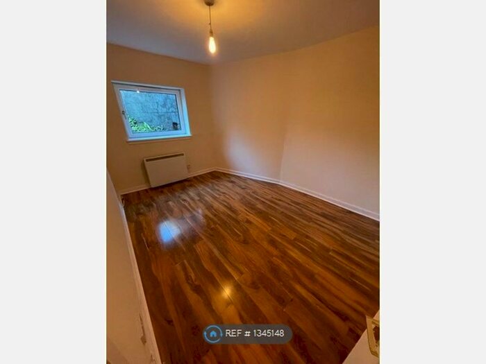 2 Bedroom Flat To Rent In Locks Street, Coatbridge, ML5