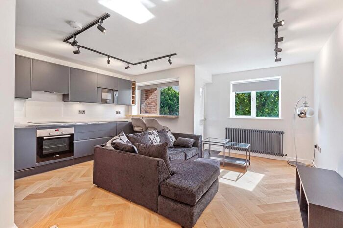1 Bedroom Flat To Rent In Avenue Elmers, Surbiton, KT6