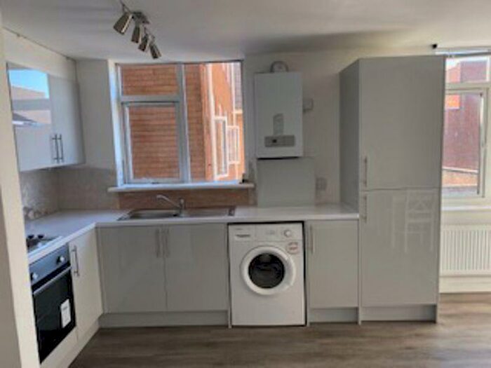 4 Bedroom Flat To Rent In Available September - Double Bedroom Student Flat - Winton, BH9