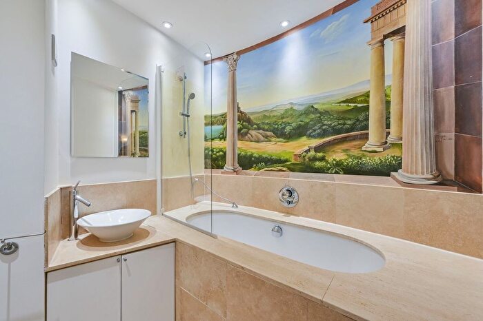 2 Bedroom Flat To Rent In Newport House, , Covent Garden, London H, WC2